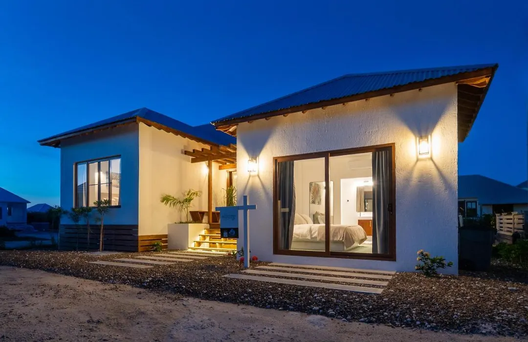 Conch Shell Cottage And Mistico Beach Club Plus Boat Shuttle-1